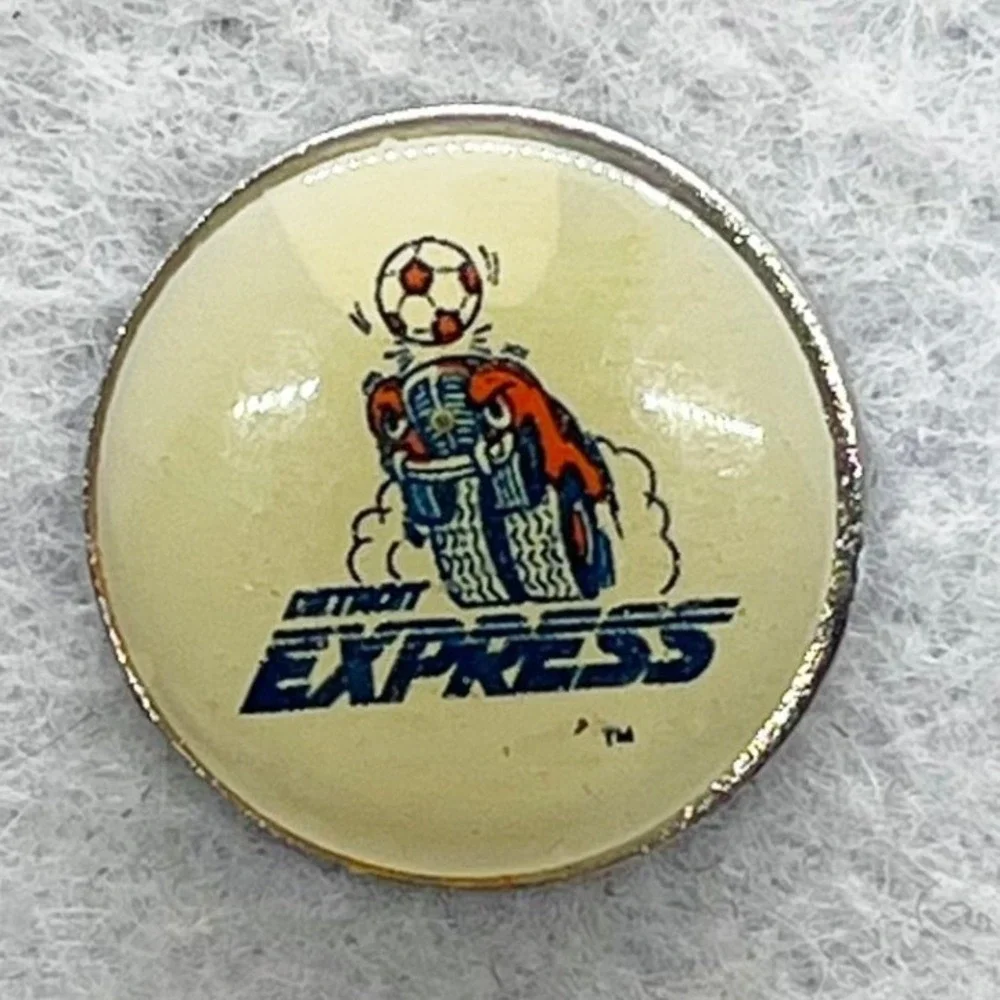 🔮‎ 5/$25 Vintage Detroit Express North American Soccer League Pin